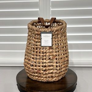 Highly sought after “Target” hanging basket… Excellent condition with tags.